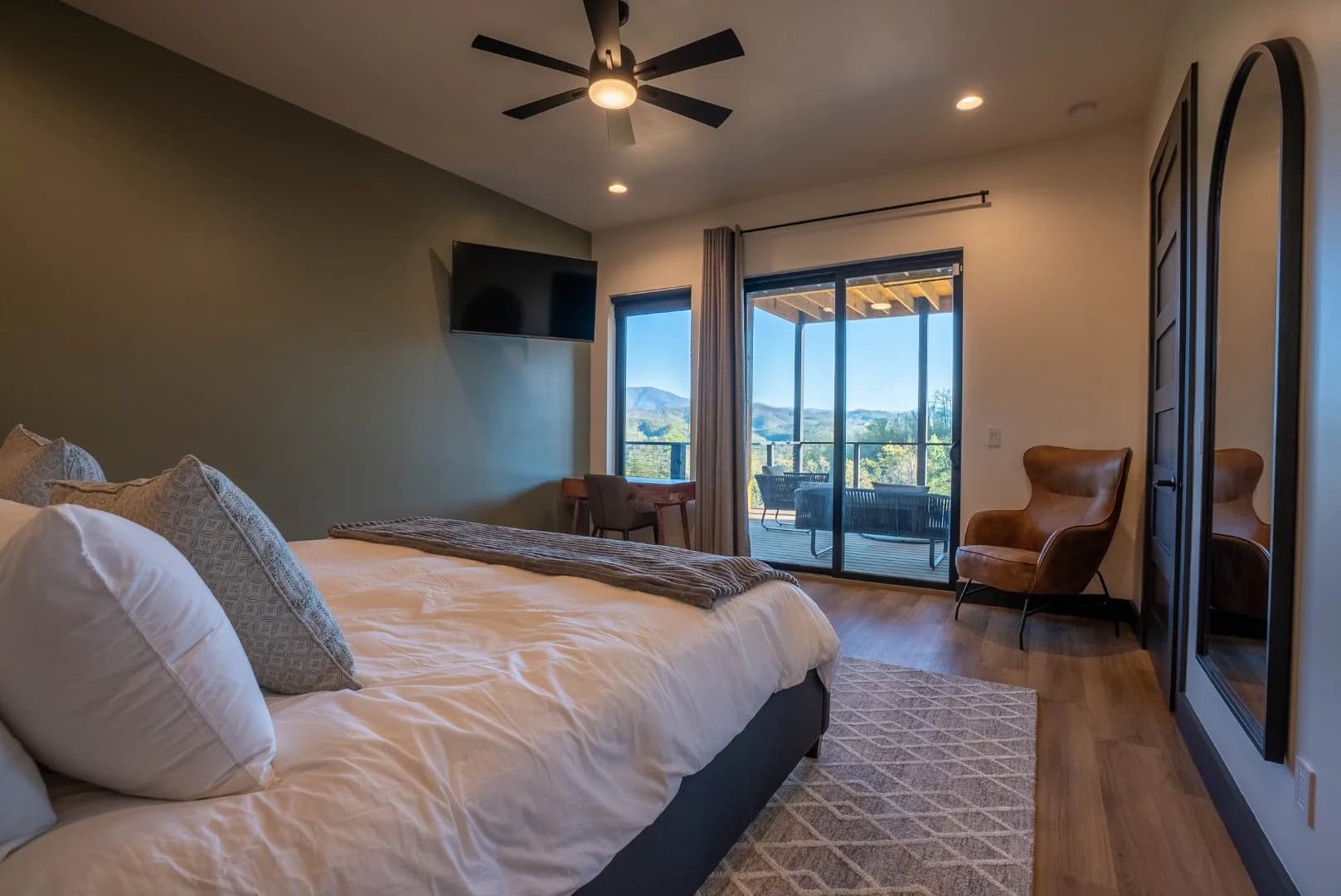 Cabin Rental Sevierville Tennesse Bedroom View